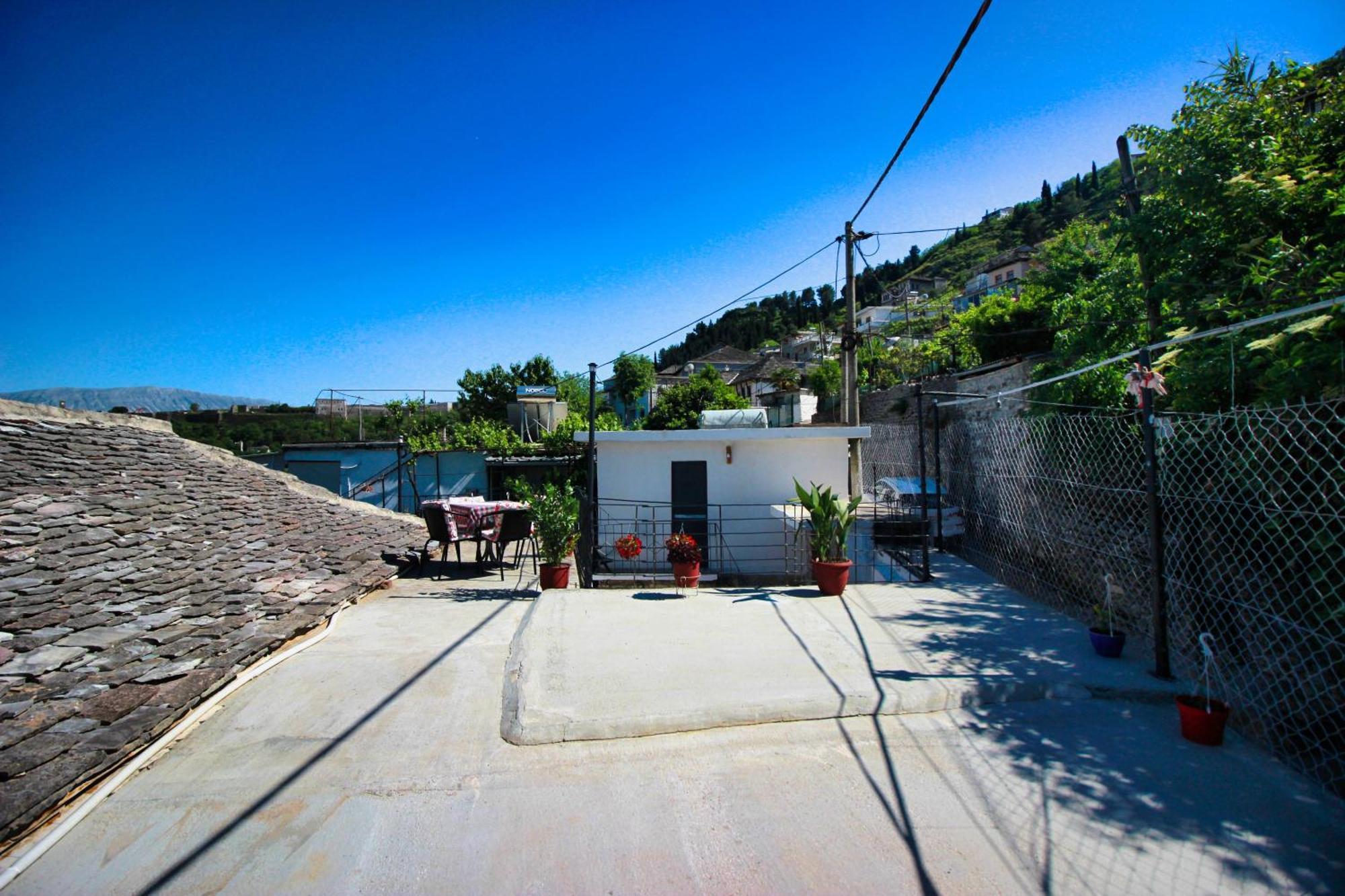 Guest House Denis Gjirokastër Exterior foto