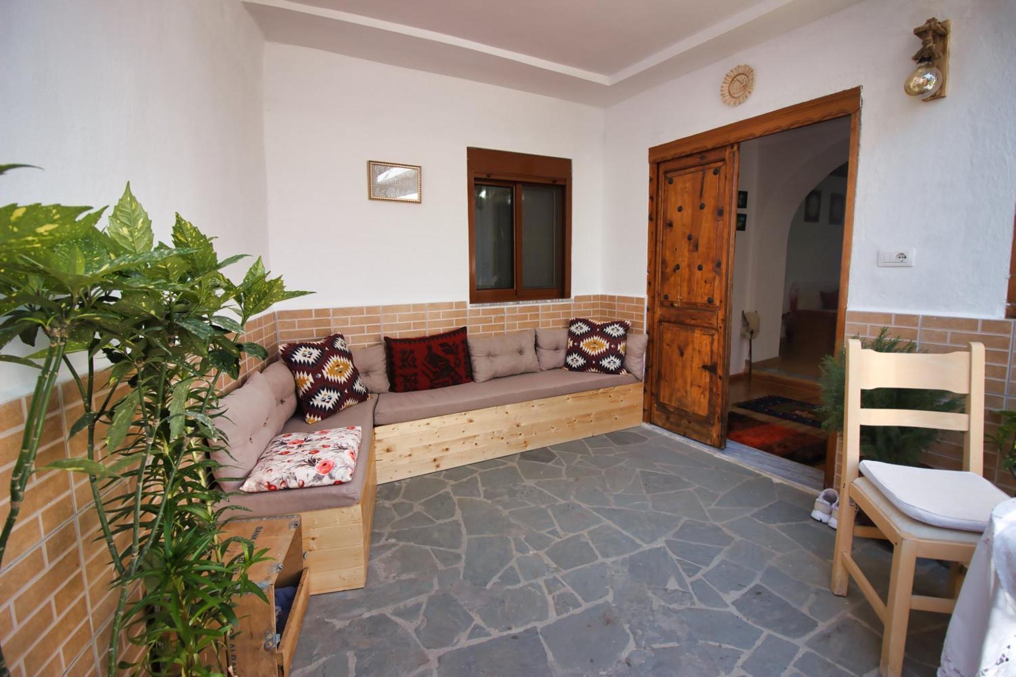 Guest House Denis Gjirokastër Exterior foto